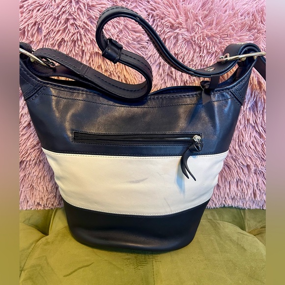 COACH : Good used condition- shoulder bag navy blue and white. - Picture 2 of 13